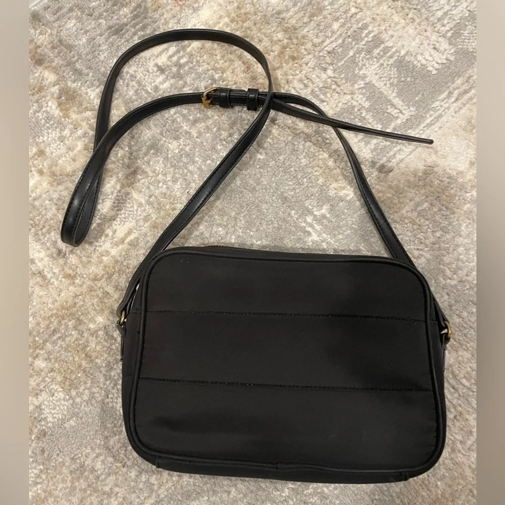 Banana Republic Black Crossbody Purse Handbag Bag Wallet Card Slots Minimalist